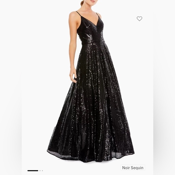 Mac Duggal
Sequined Ball Gown in black size 4 NEW $398 - Picture 1 of 13